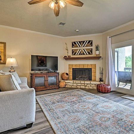 Modern Lakeside Golf Course Retreat With Deck! Canyon Lake Bagian luar foto