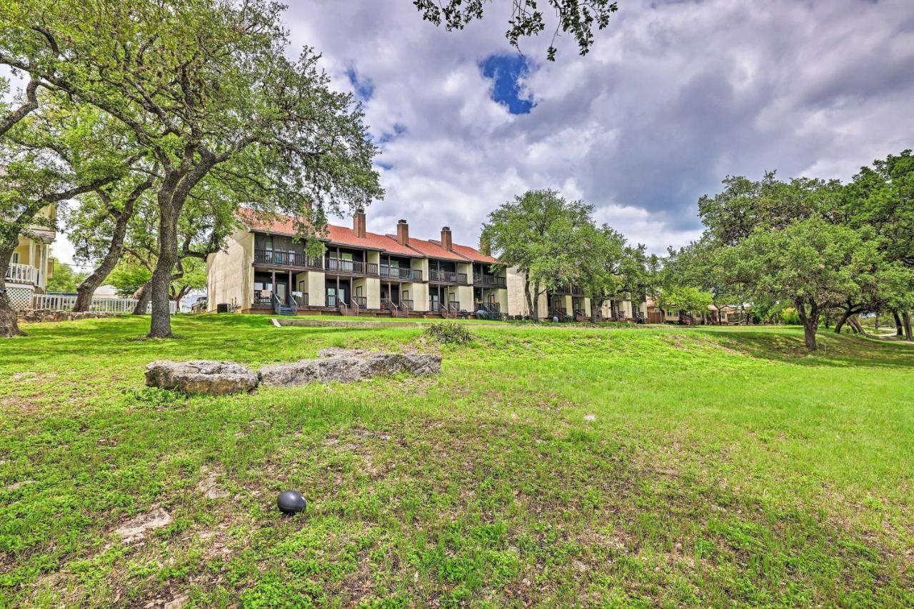 Modern Lakeside Golf Course Retreat With Deck! Canyon Lake Bagian luar foto