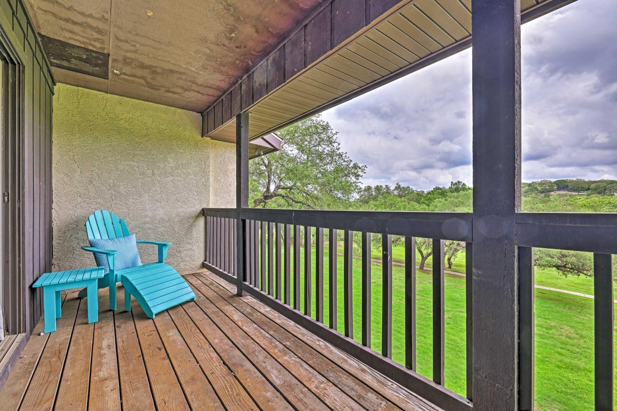Modern Lakeside Golf Course Retreat With Deck! Canyon Lake Bagian luar foto