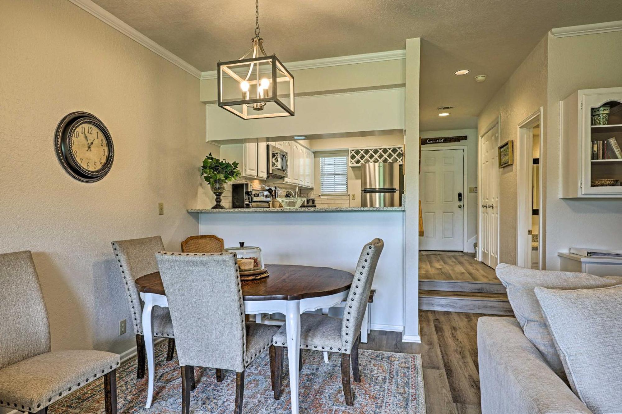 Modern Lakeside Golf Course Retreat With Deck! Canyon Lake Bagian luar foto