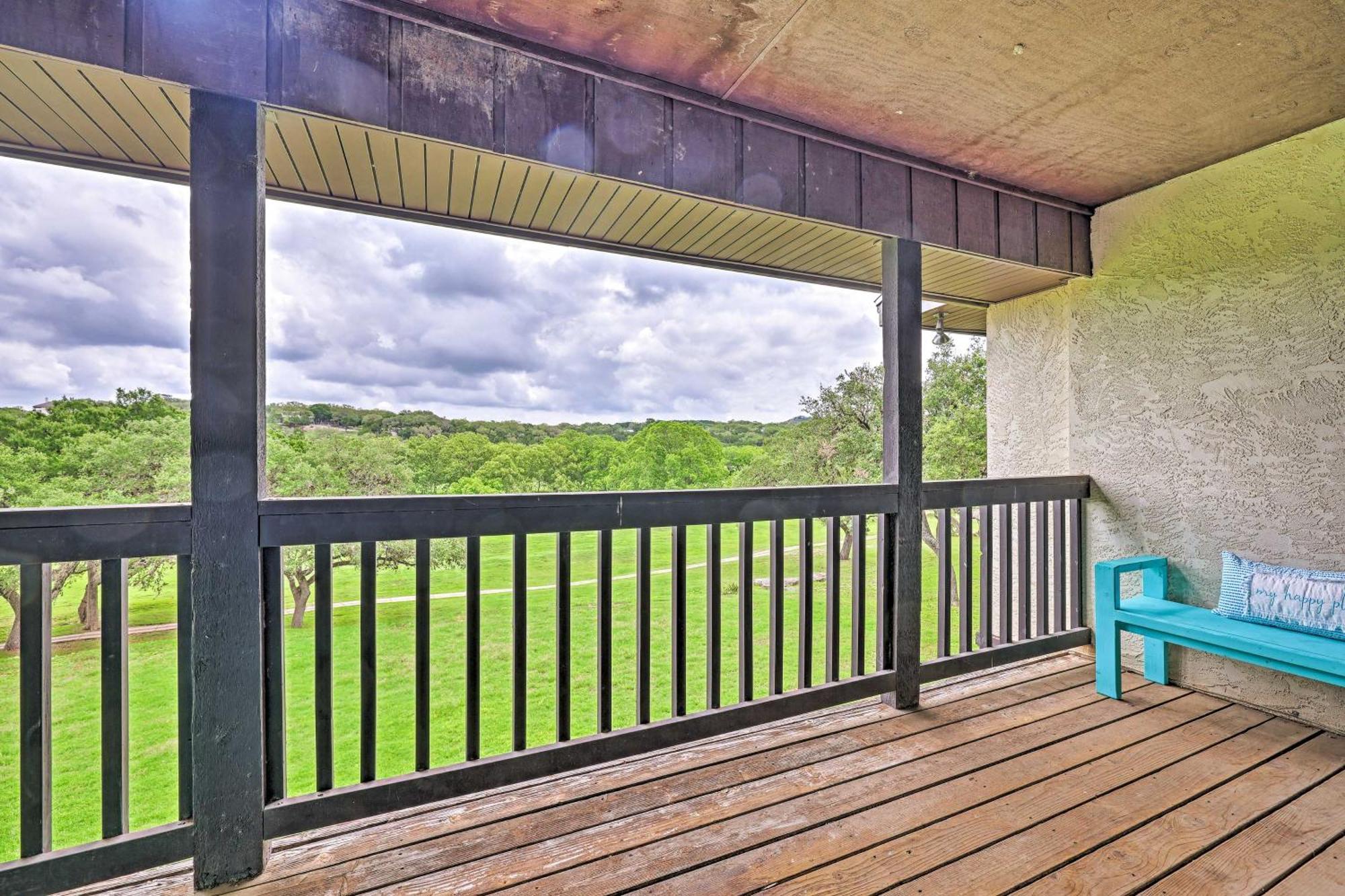 Modern Lakeside Golf Course Retreat With Deck! Canyon Lake Bagian luar foto
