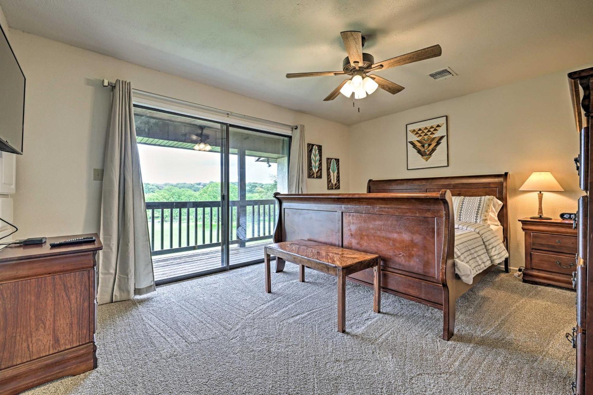 Modern Lakeside Golf Course Retreat With Deck! Canyon Lake Bagian luar foto